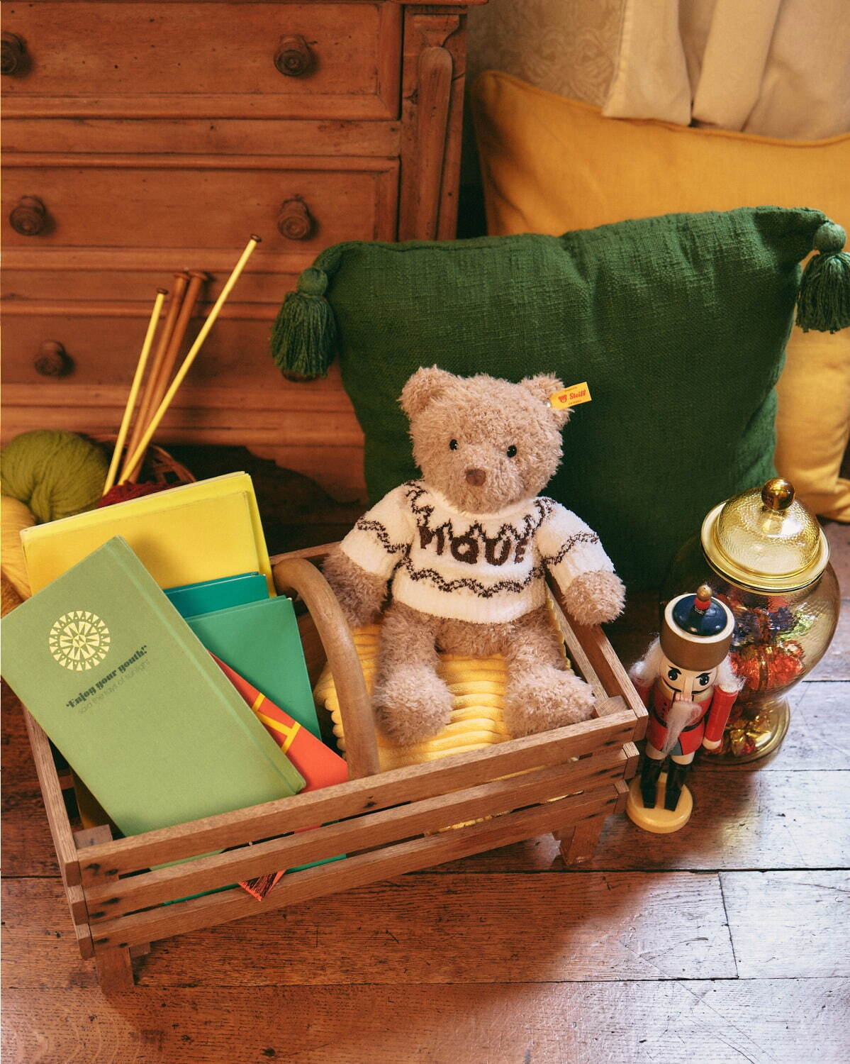 ジェラート ピケ×シュタイフ第2弾、テディベア“ジェームズ”が主役の