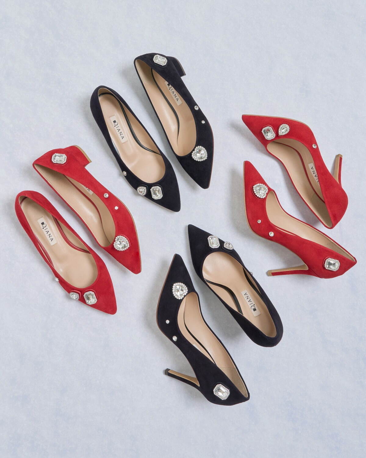 ダイアナ“大粒ビジュー”煌めくパンプス＆チェーンバッグ、ハート型や