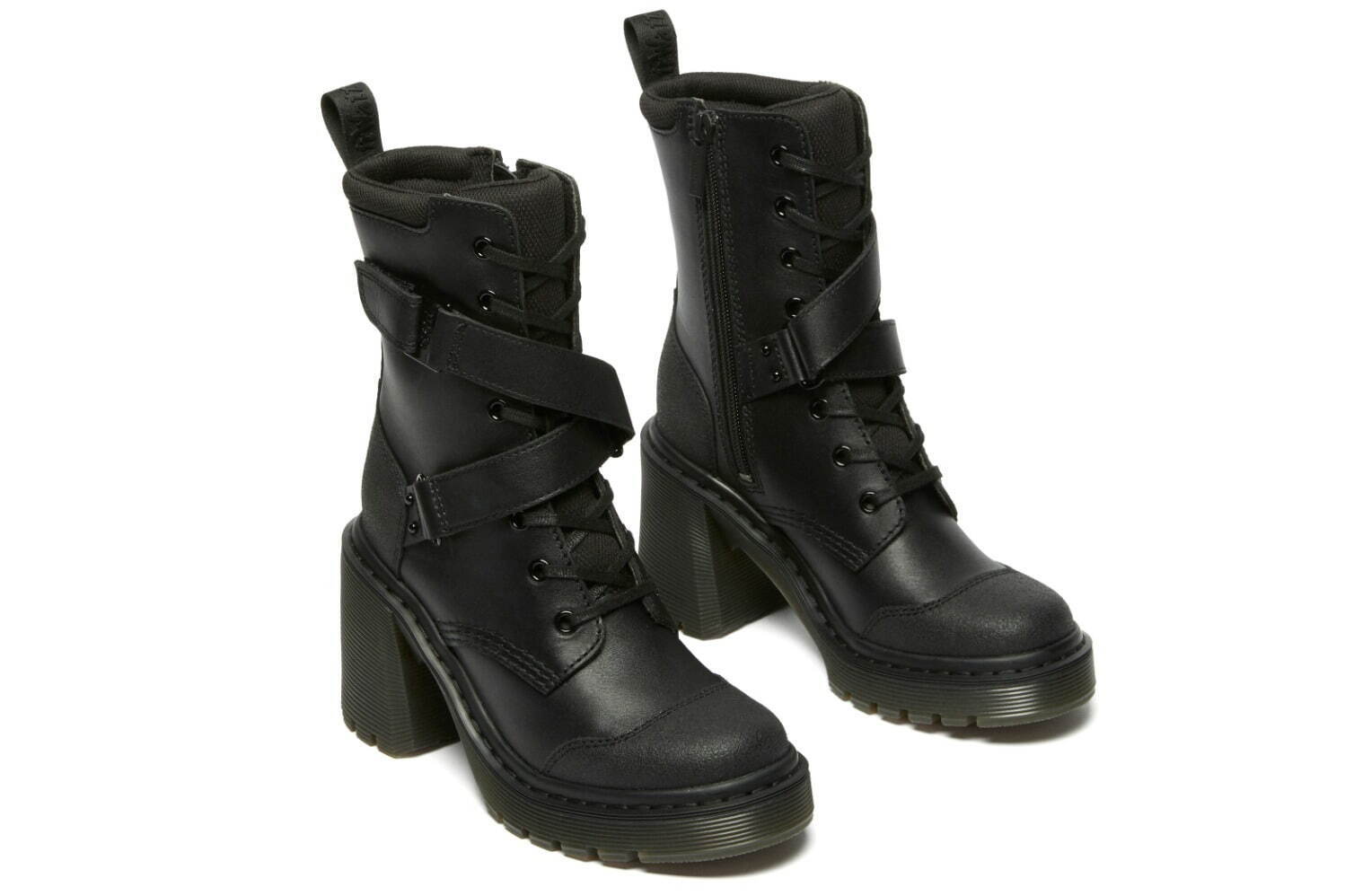 ドクターマーチン25年春夏、“無骨なベルト×トゥーガード”配したメリー