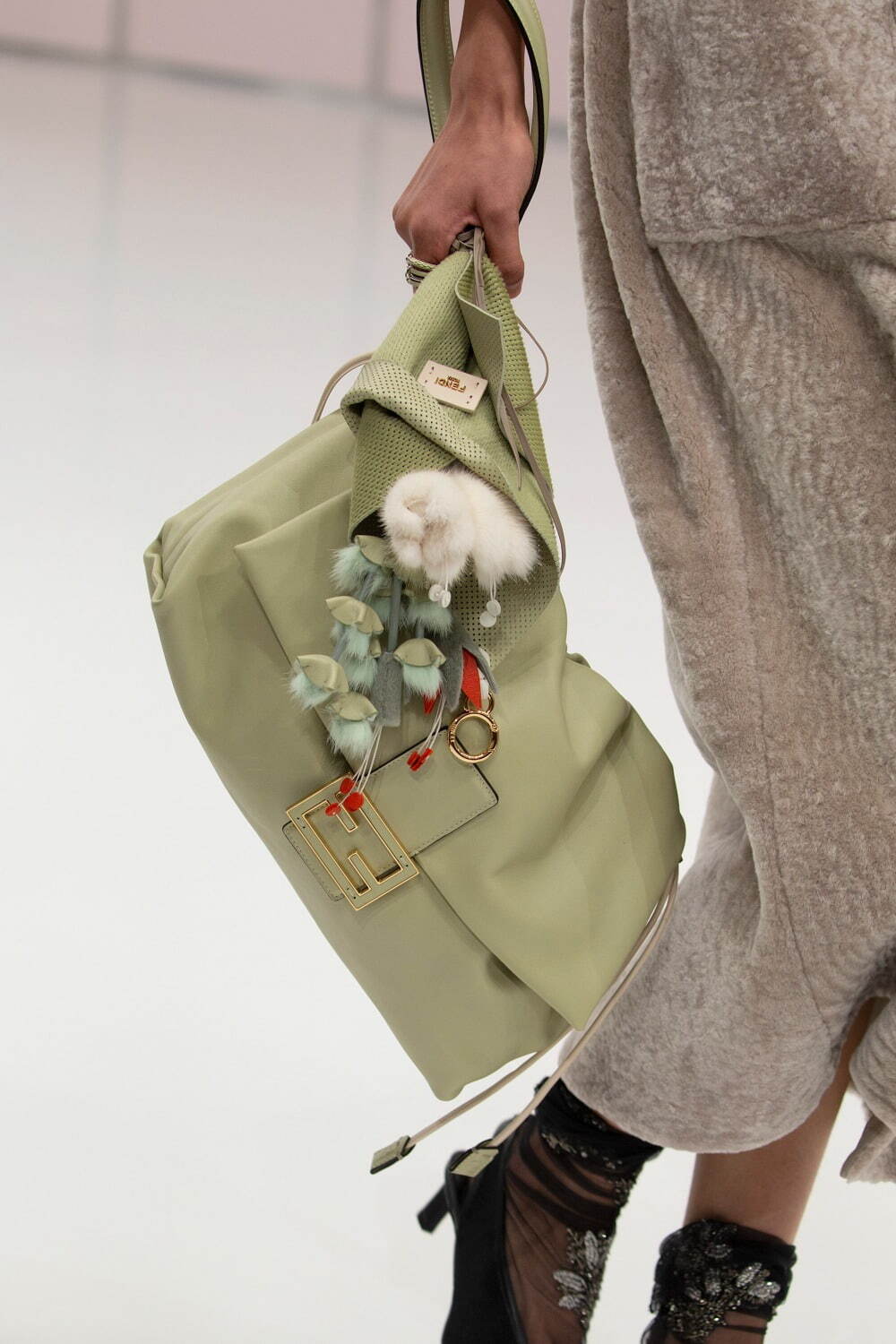 フェンディ「マンマ バゲット」柔らかレザーのウィメンズバッグ、引き