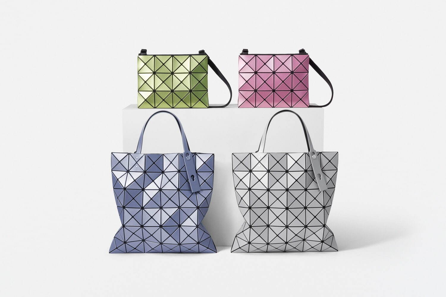 バオ バオ イッセイ ミヤケの“ビヨーン”と伸びるハンドバッグ