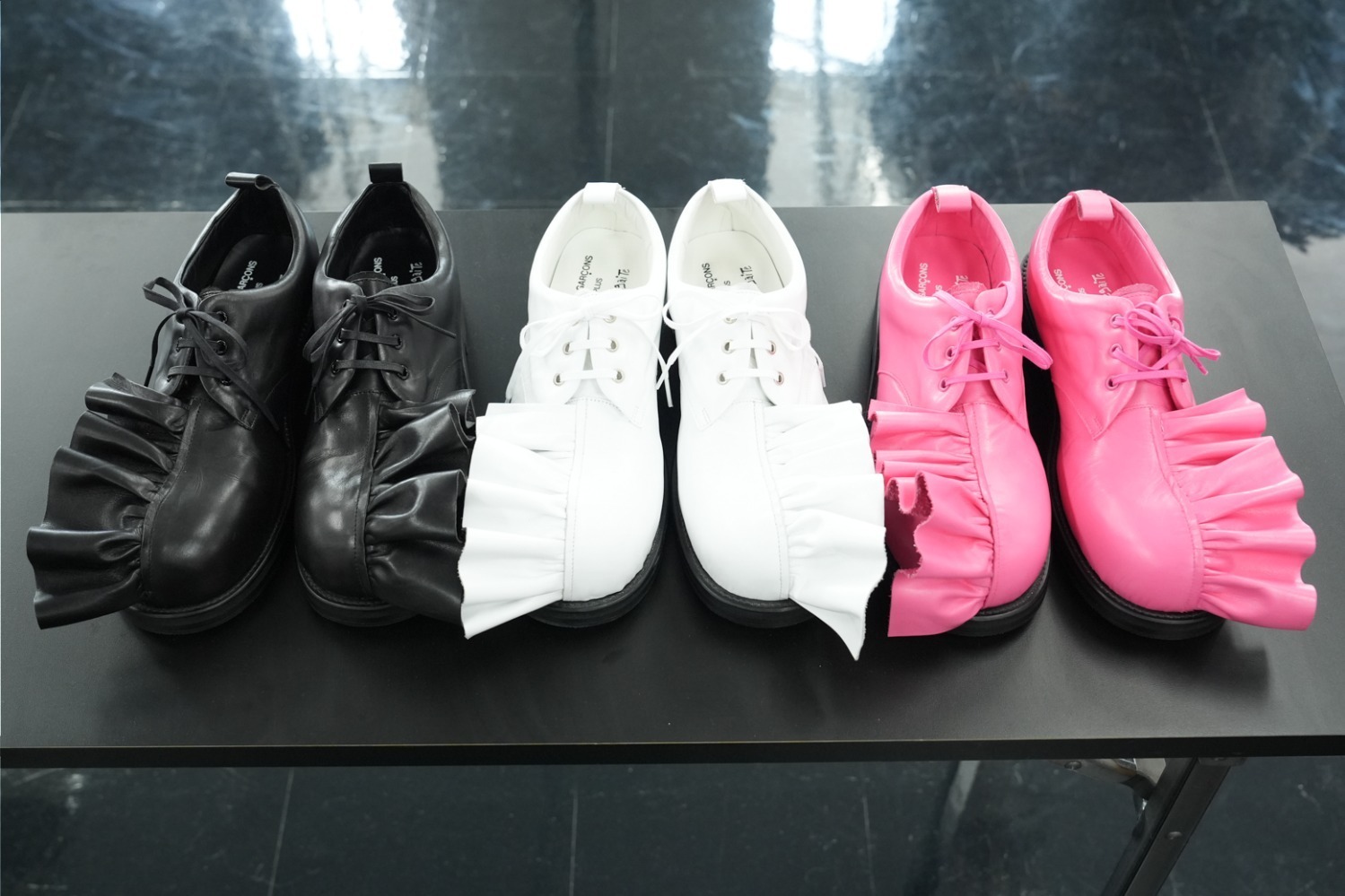 コムデギャルソン フラットシューズ リボン 23 刺繍 花柄 奇抜