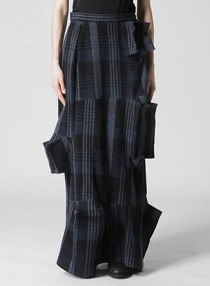 ヨウジヤマモトのチェック柄ウェア、“箱型”装飾つきジャケットや