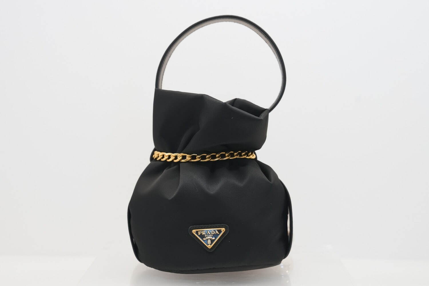 写真21/21｜プラダのウィメンズバッグ、“ボール付きチェーン華やぐ