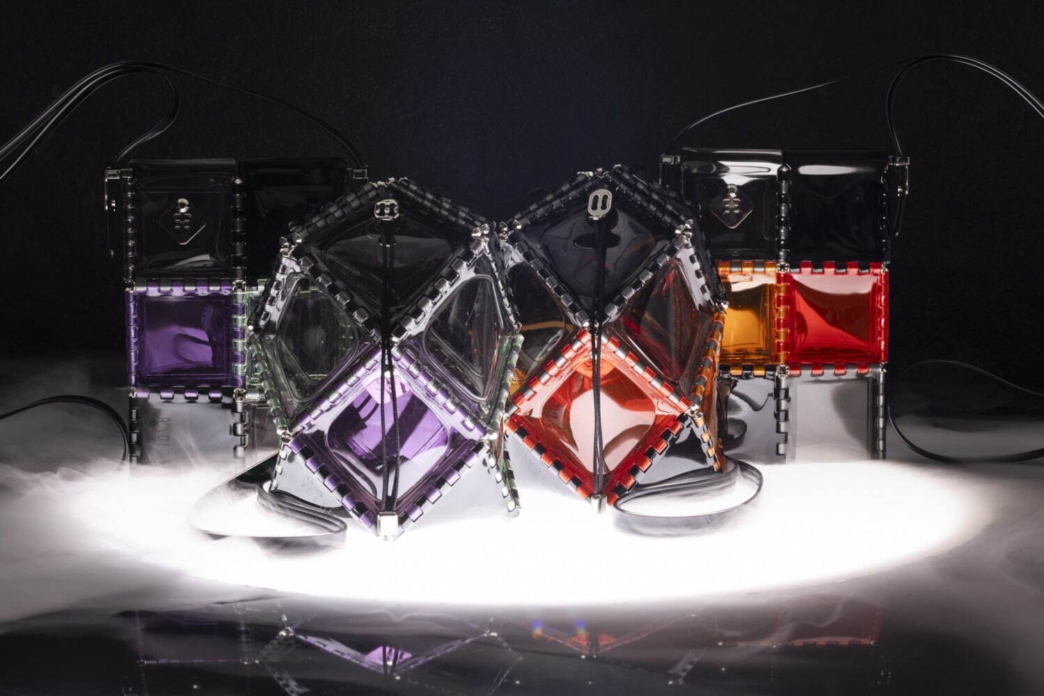 新世紀エヴァンゲリオン」初号機・2号機カラーのパネルバッグ