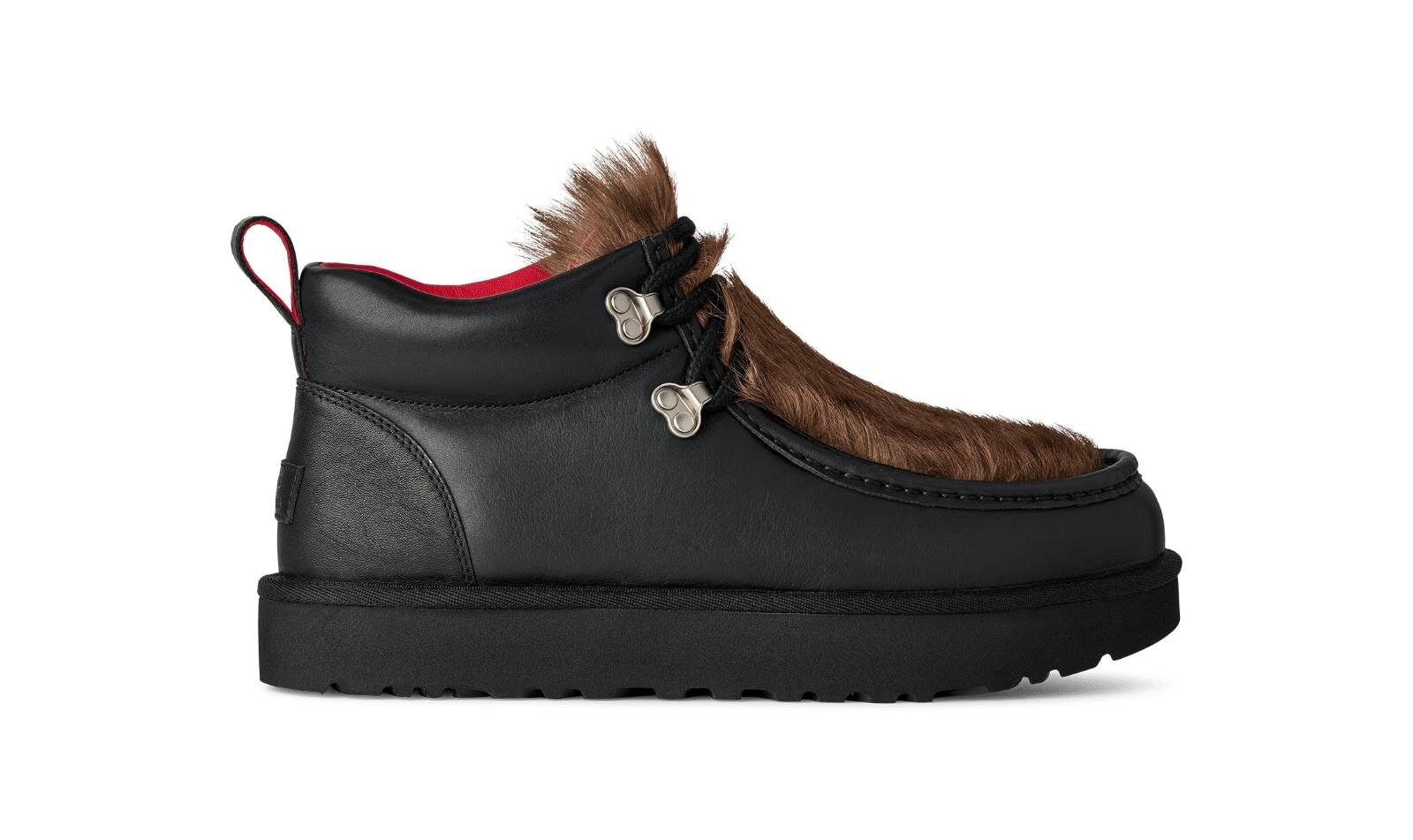 UGG×アンブッシュ”大胆ファー×ヒール”のブーツ、渋谷から着想