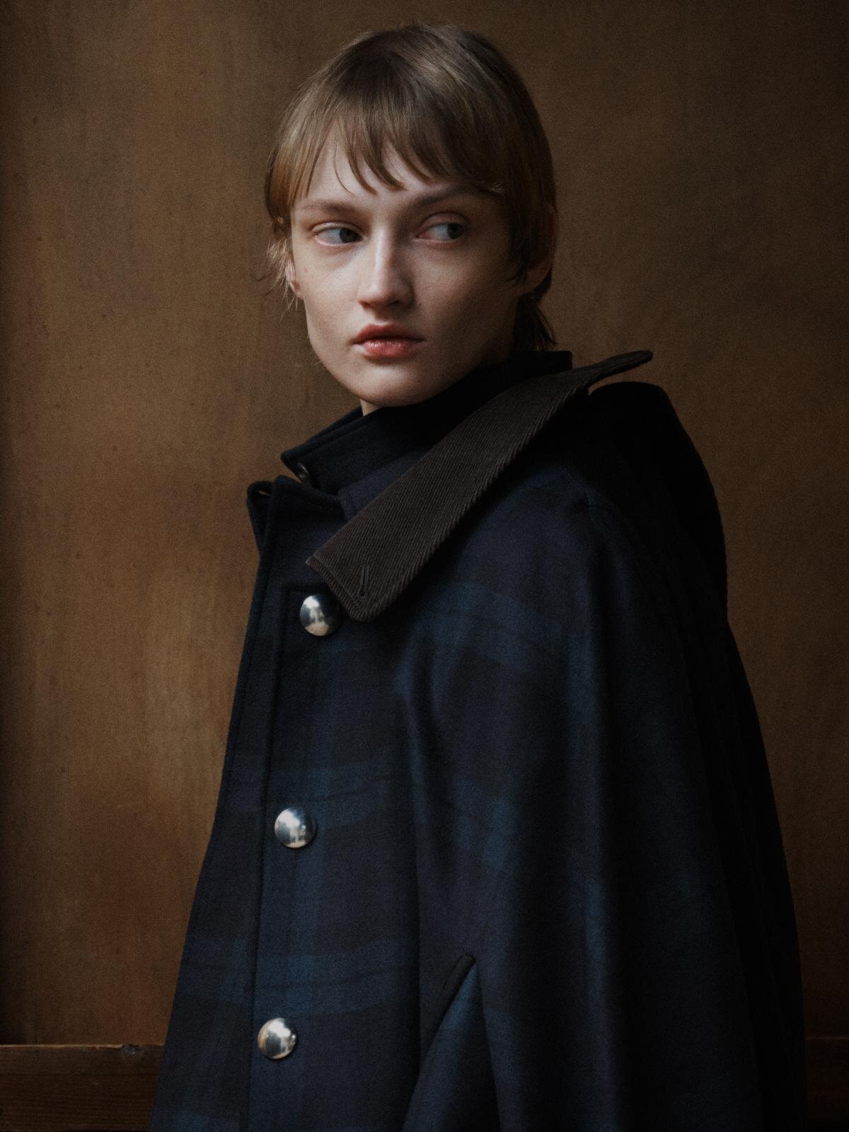 ザ・リラクス“英国ウールメルトン”のチェック柄アウター、ドレスのよう