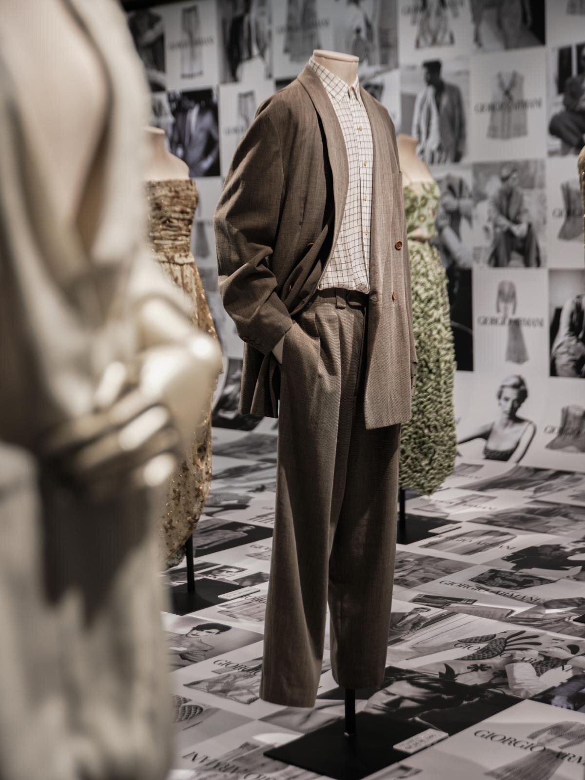 ジョルジオ アルマーニの貴重なアーカイブ約30点を特別展示