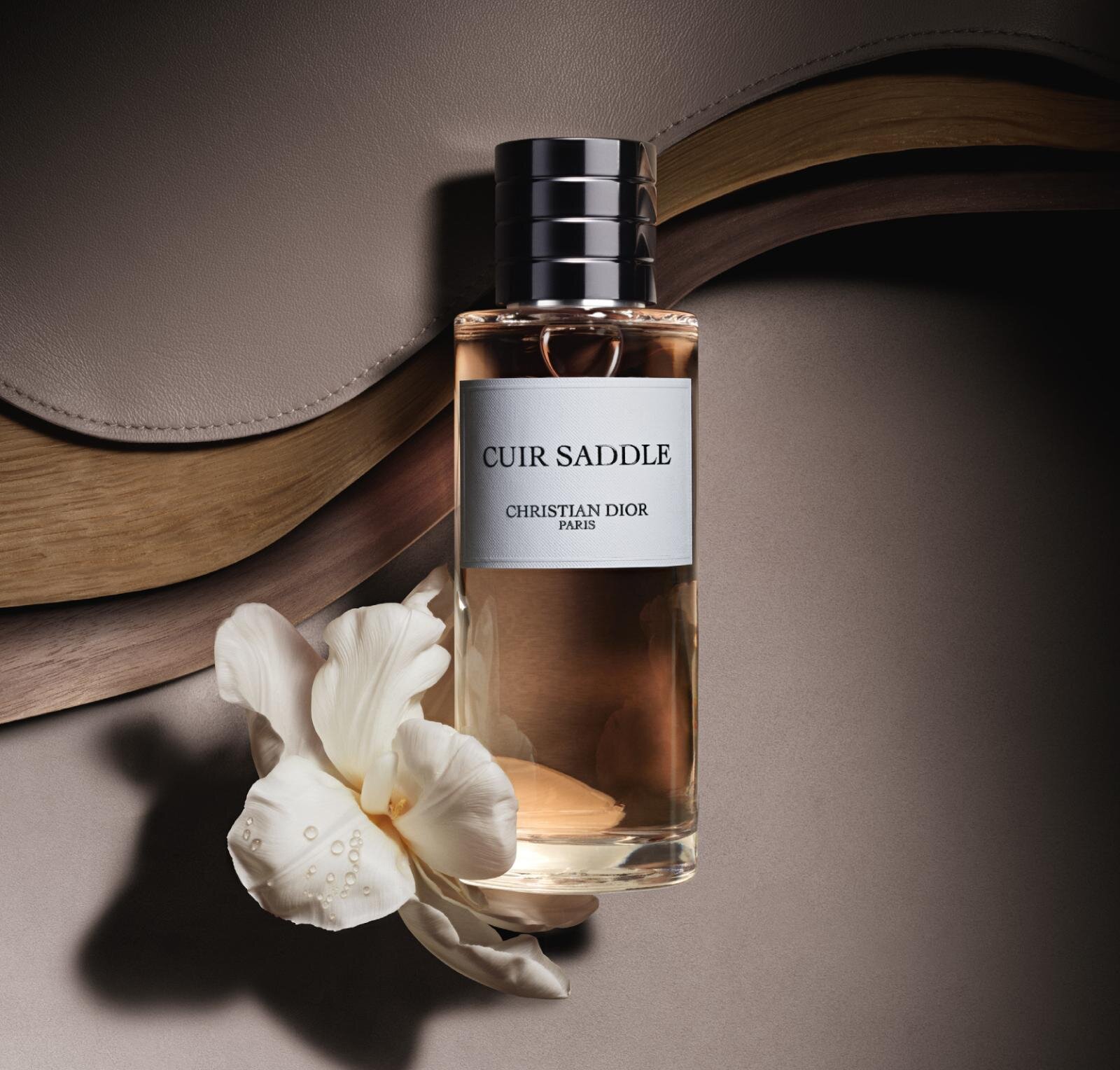 ディオール2026年春“至高のフレグランス”に「サドル」バッグ着想の新作