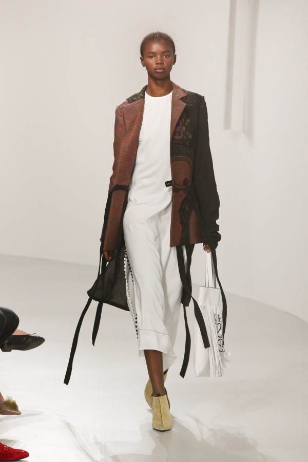 ロエベ(LOEWE) 2018年春夏ウィメンズコレクション - ファッションプレス