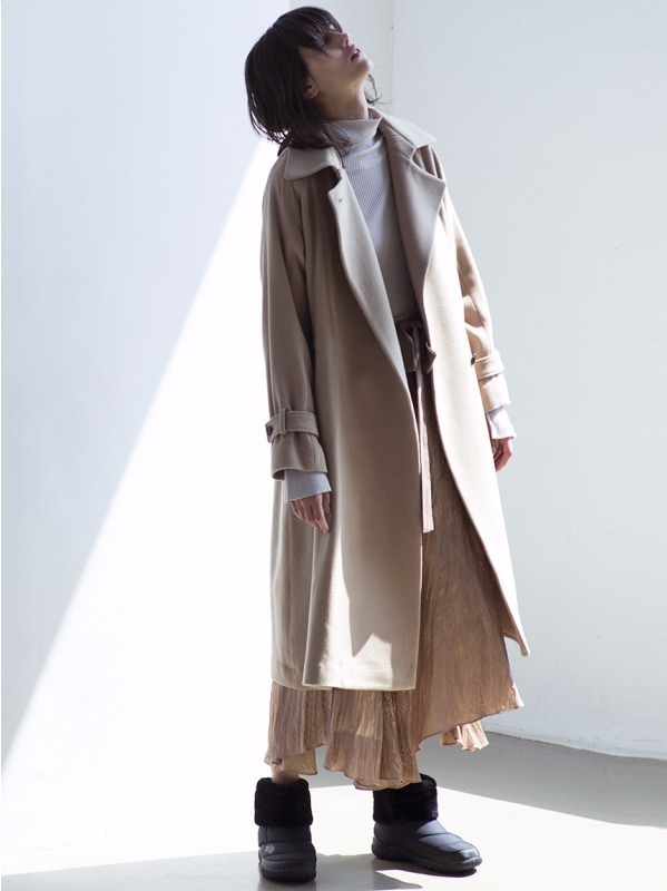 エミ×ザ・ノース・フェイス、エコファーをあしらった防水ヌプシ