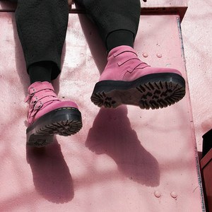 ドクターマーチン×レイジー・オーフのコラボブーツ、ハート型バックル