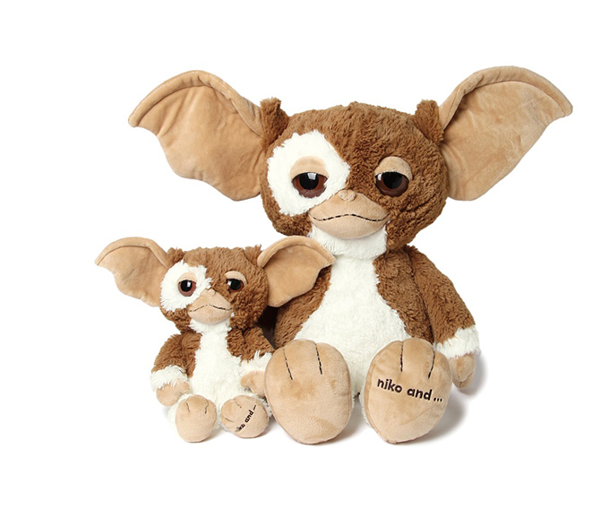 映画『グレムリン』×ニコアンド、ギズモのコラボぬいぐるみやパス