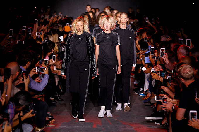 アディダス オリジナルス by アレキサンダー ワン コラボコレクション