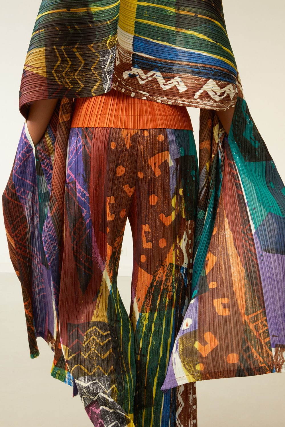 プリーツ プリーズ イッセイ ミヤケ、野菜やスパイスのカラーを表現