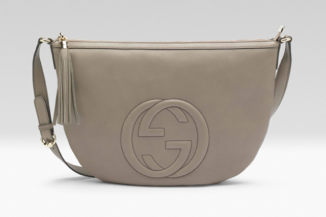 グッチの人気バッグ「ソーホー」から、秋のスタイルにぴったりな新作