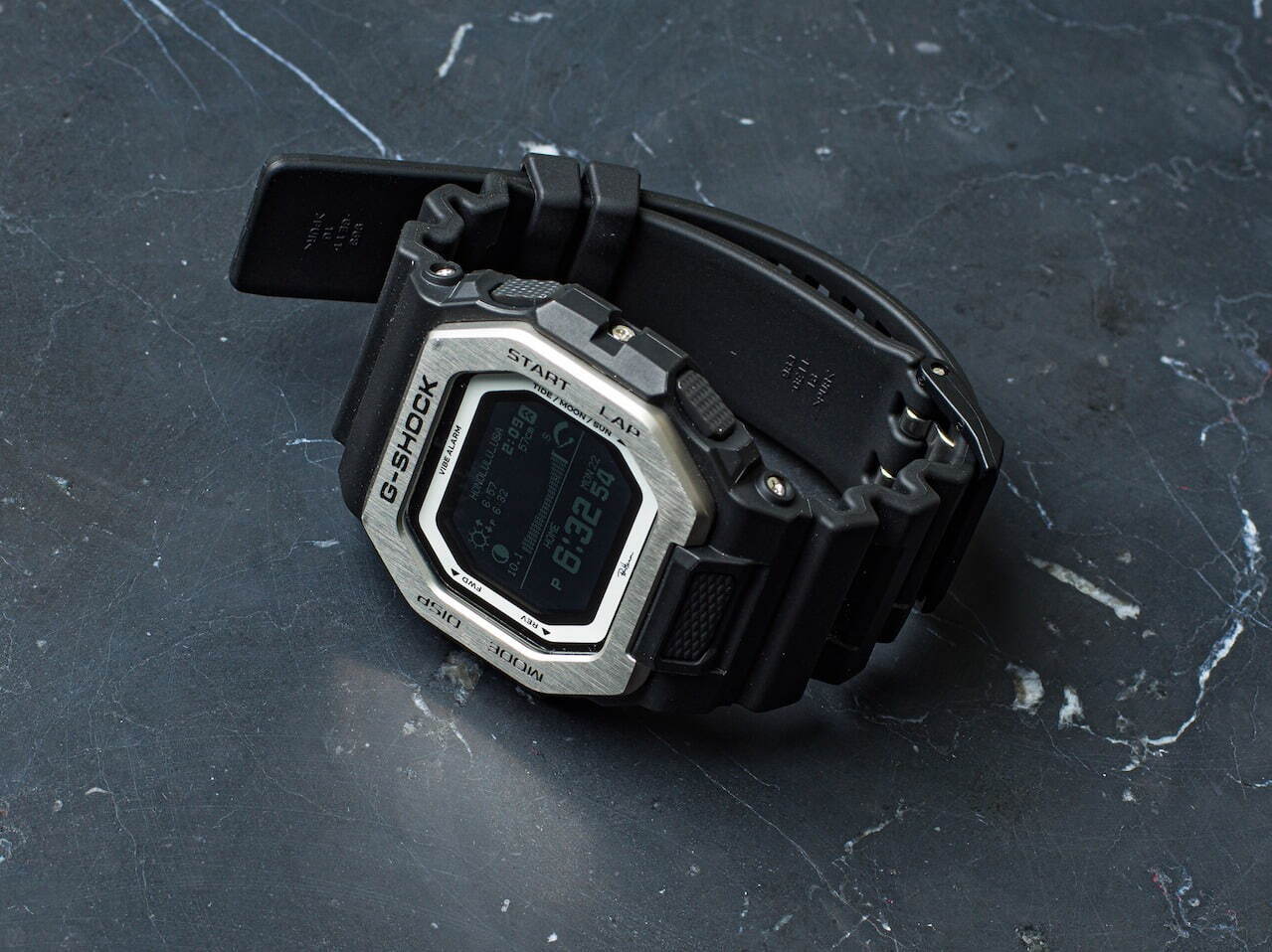 ロンハーマンからG-SHOCK「GBX-100」初の別注モデル、ブラック