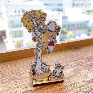 くまのプーさん」95周年記念ストアが銀座三越で、限定マグカップ＆文具