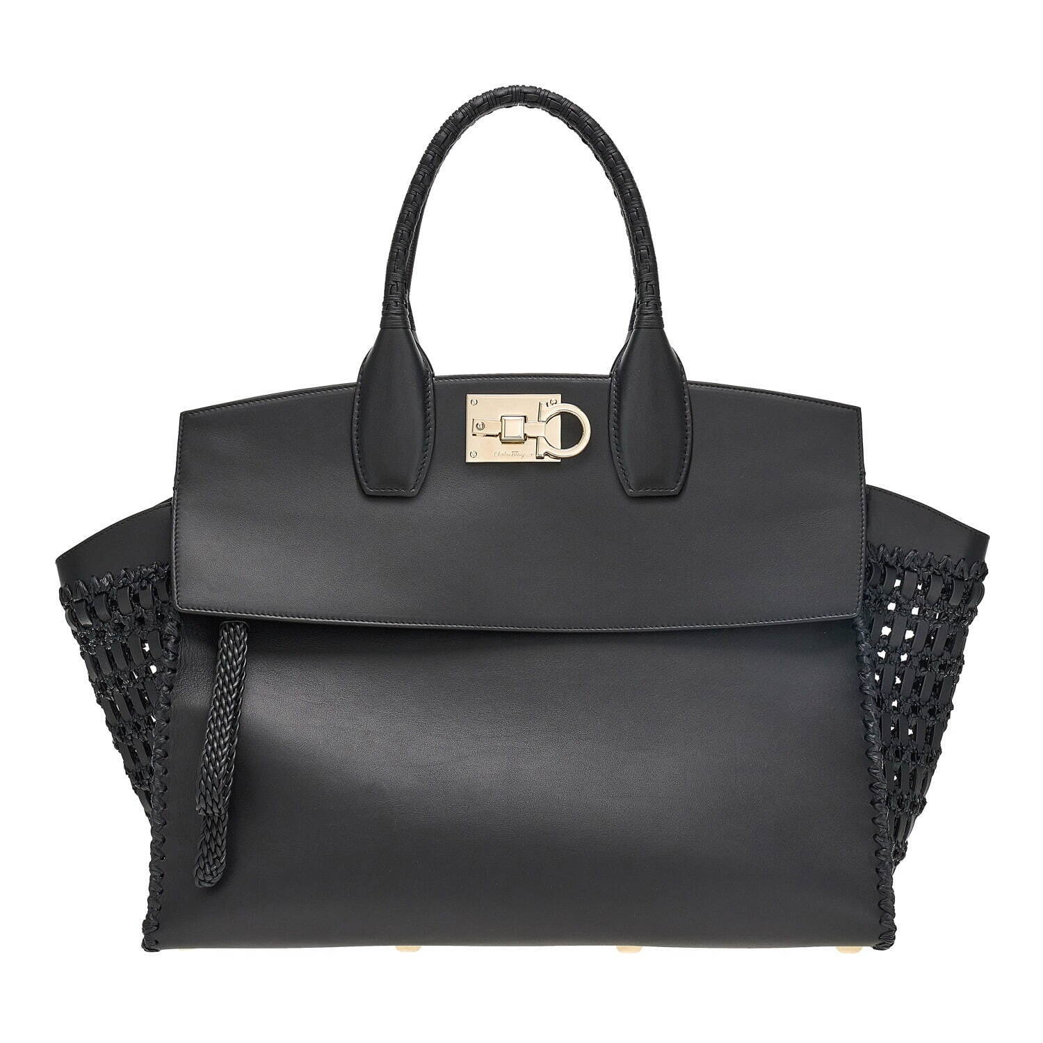 サルヴァトーレ フェラガモ新作バッグ、チェーンを飾った“半月型