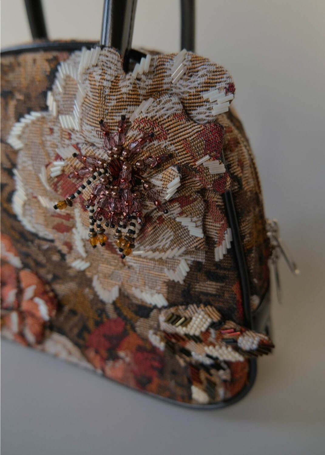 タナカダイスケ新作ハンドバッグ“ビーズ刺繍”を施したローズ柄、伊勢丹