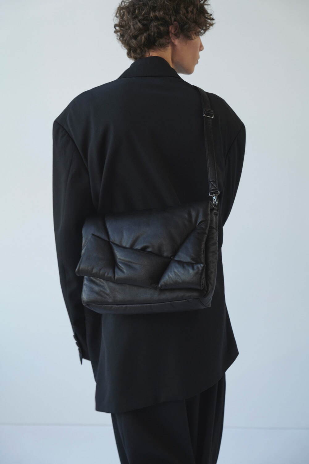 写真5/7｜ディスコード ヨウジヤマモト新作バッグ「FLUFFY」“紙端を