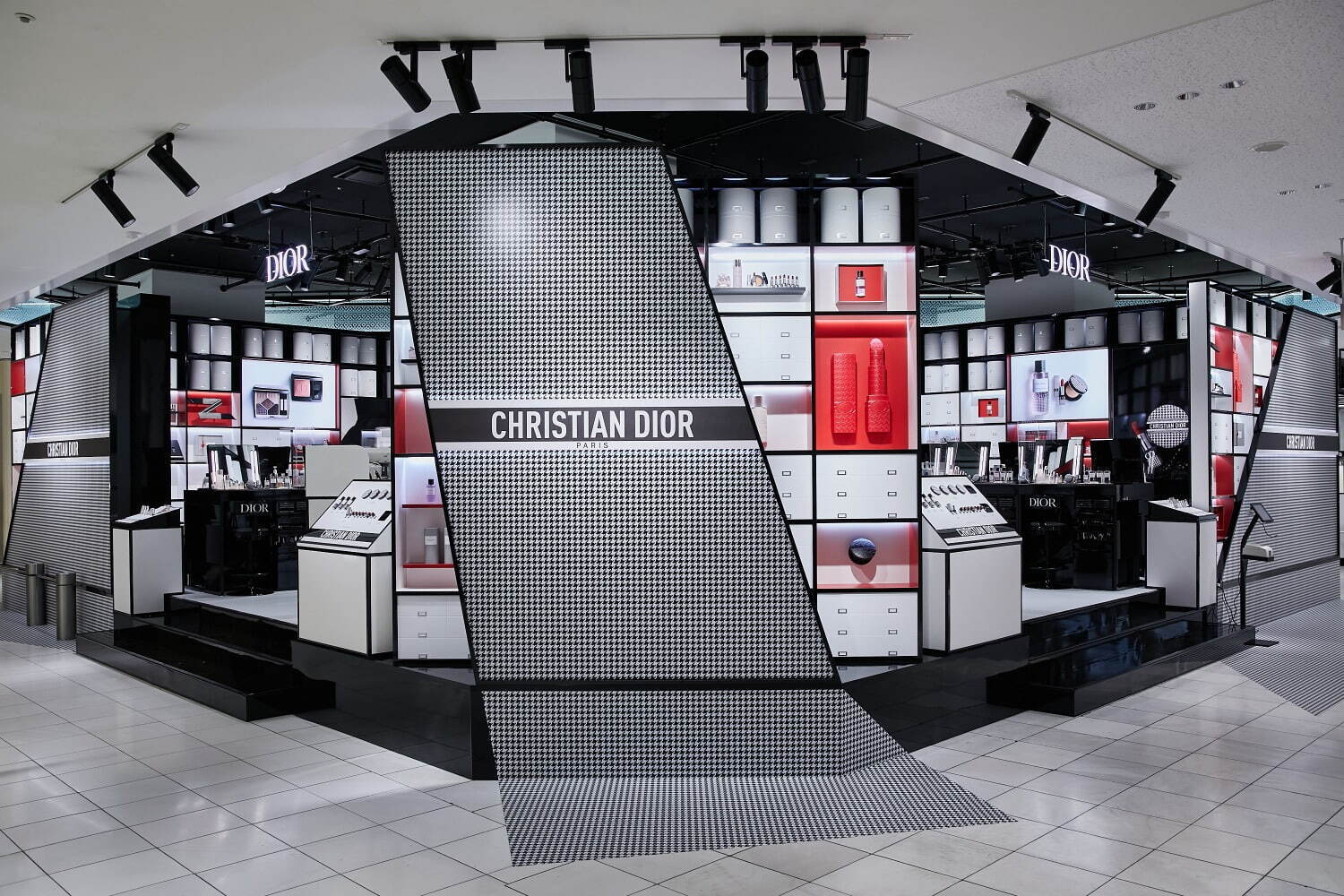 ディオール“ニュールック”着想のメイクアップイベントが伊勢丹新宿で