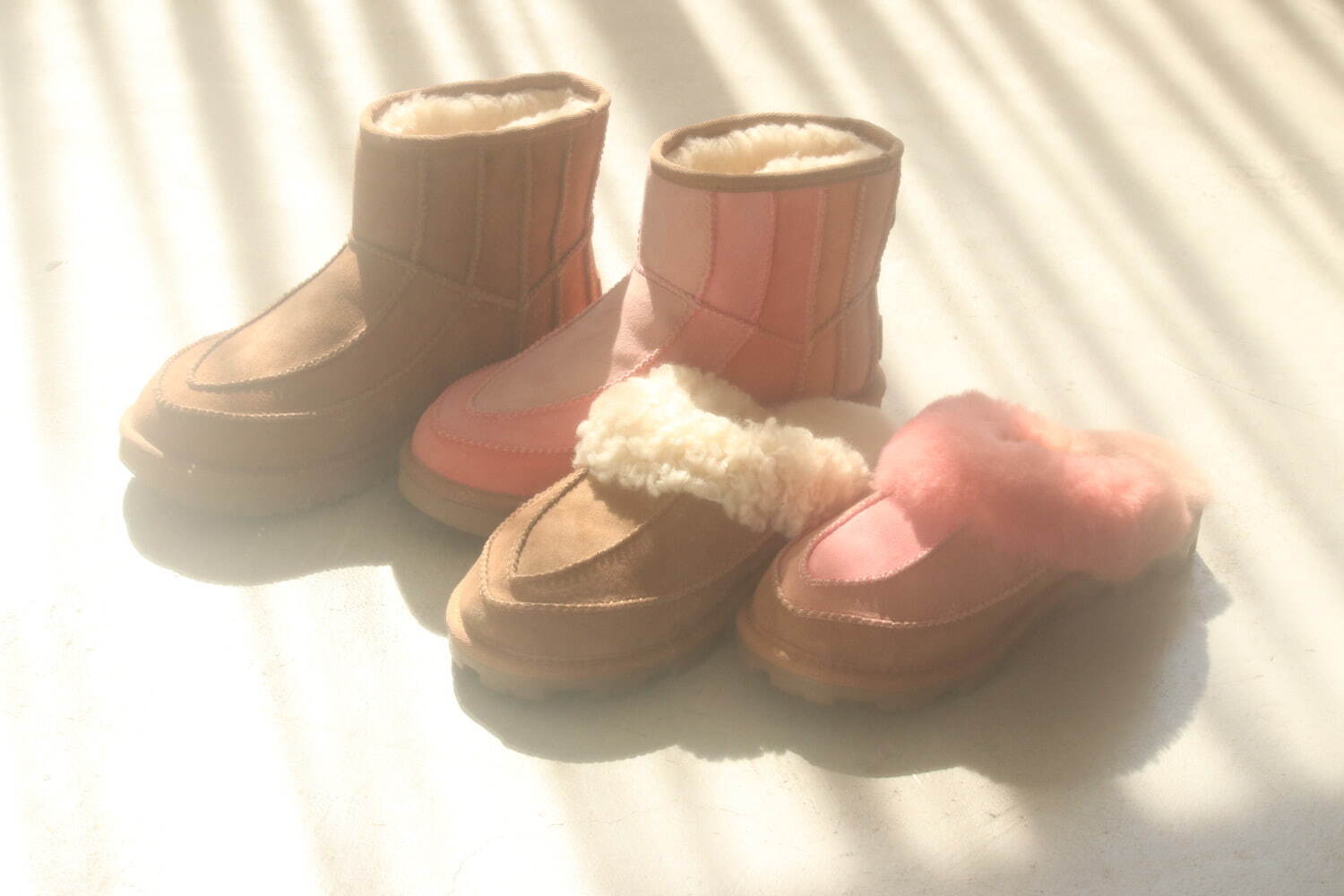 アグ“ピンク”グラデーションのムートンブーツ＆スリッパ、シャバララ