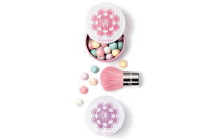 ゲラン「ビー」モチーフのパウダー＆ブラシ付きミニフェイスパウダー