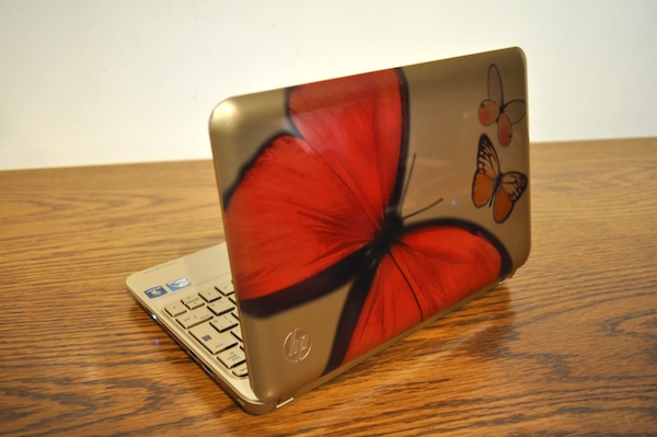 ヴィヴィアン・タムがデザインするHPのミニノートPC、「蝶」が舞う