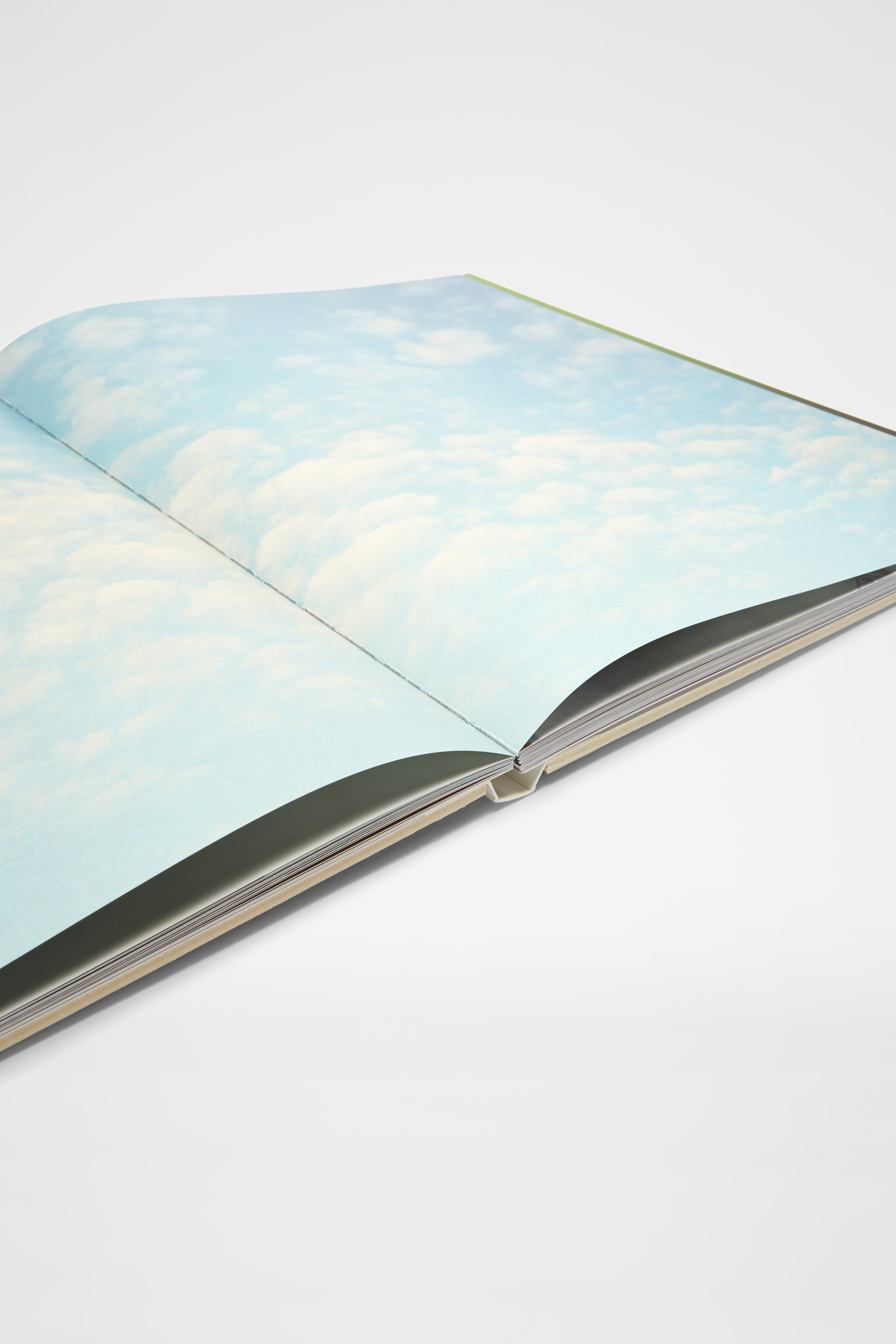 ジル サンダーが写真集を発売、デザイナーと親交のある写真家 クリス