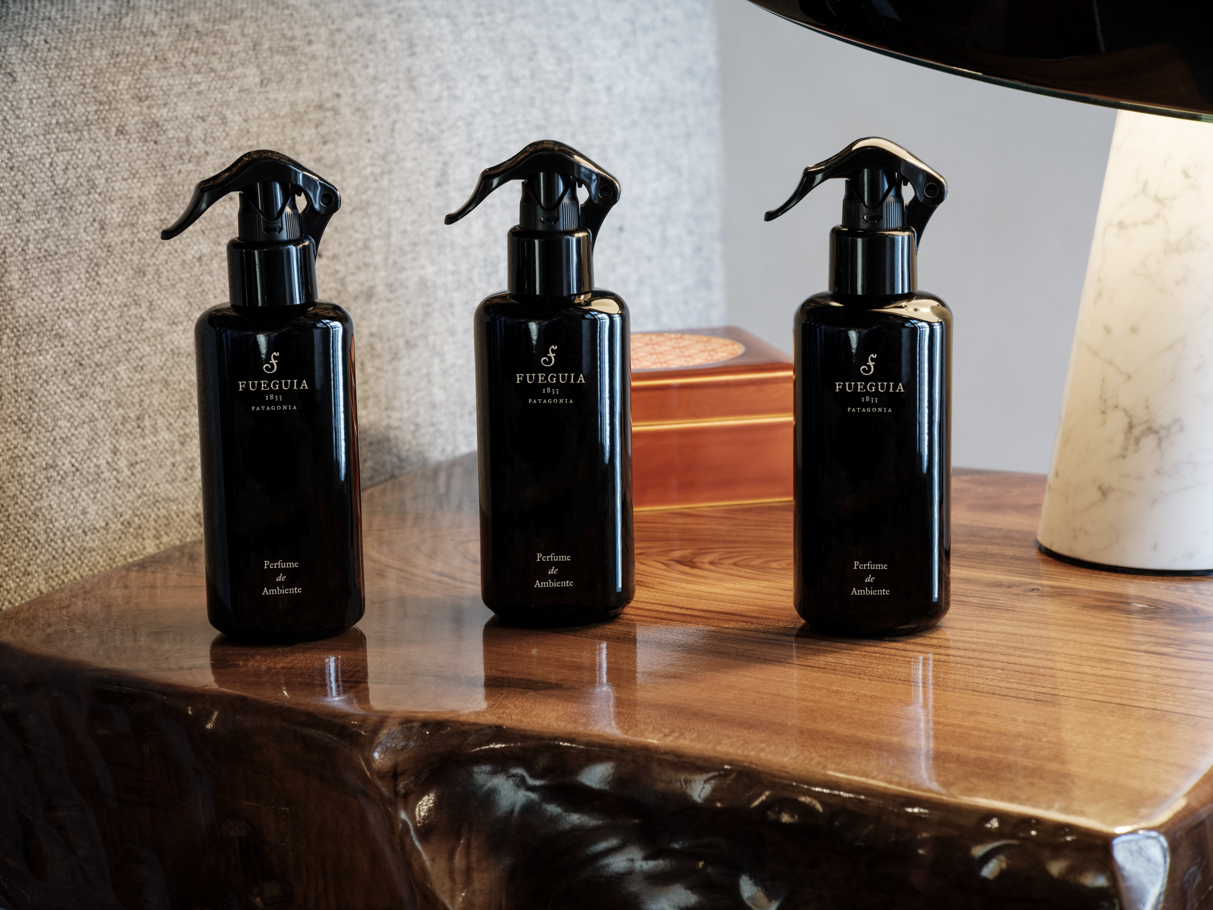 フエギア 1833」からブランド初の動物性原料を使用した香水が登場