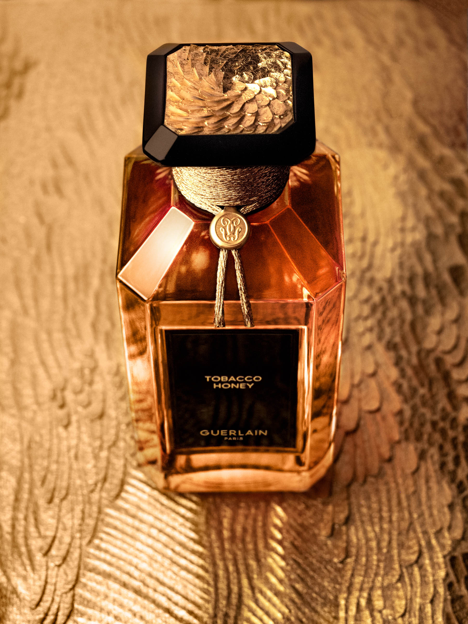 ゲランがタバコにオマージュを捧げたフレグランス発売 世界200個限定の