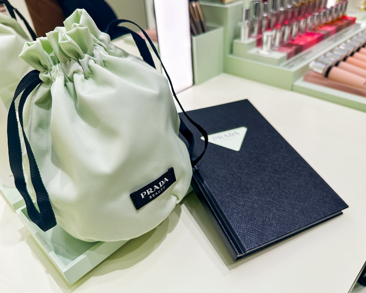 プラダ ビューティが新リップバームのポップアップを開催 オリジナル
