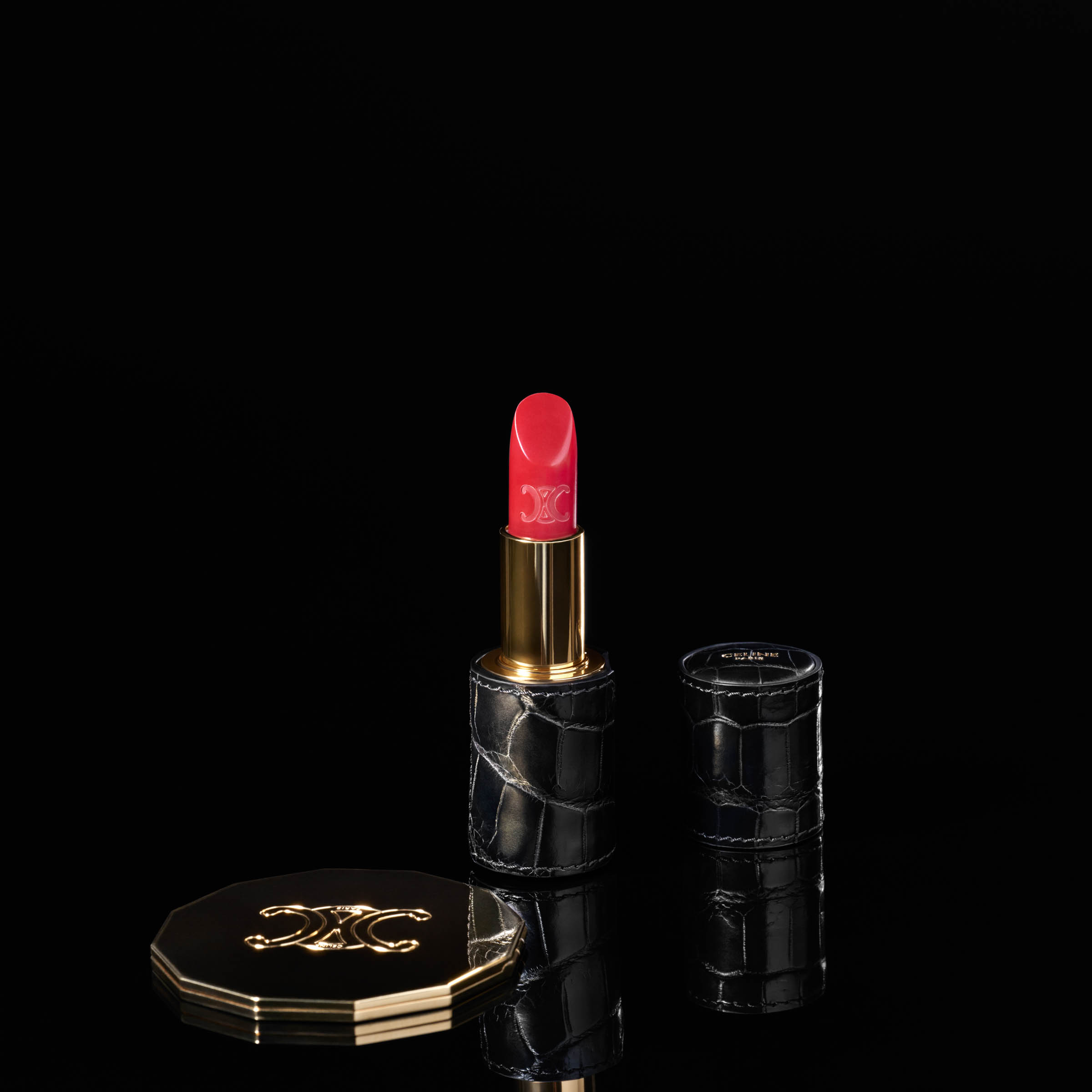 セリーヌ」初のコスメティックラインが今秋誕生 香り付きのリップを発売