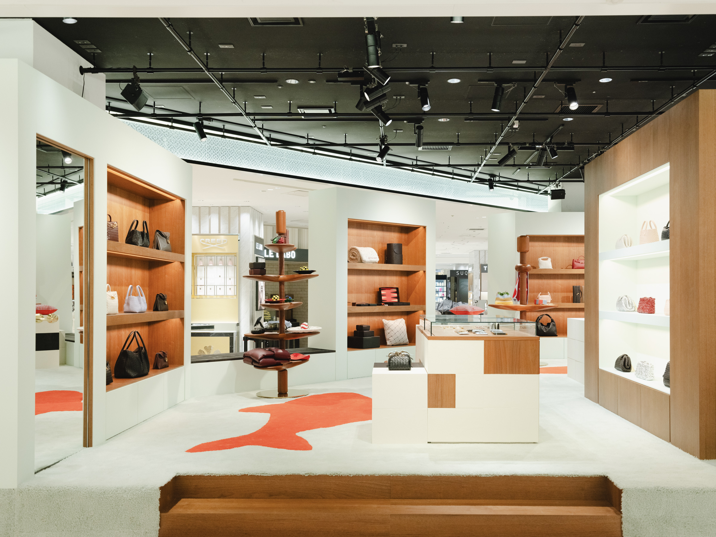 ボッテガ・ヴェネタと絵本の世界 ホリデーギフトがそろう伊勢丹新宿店