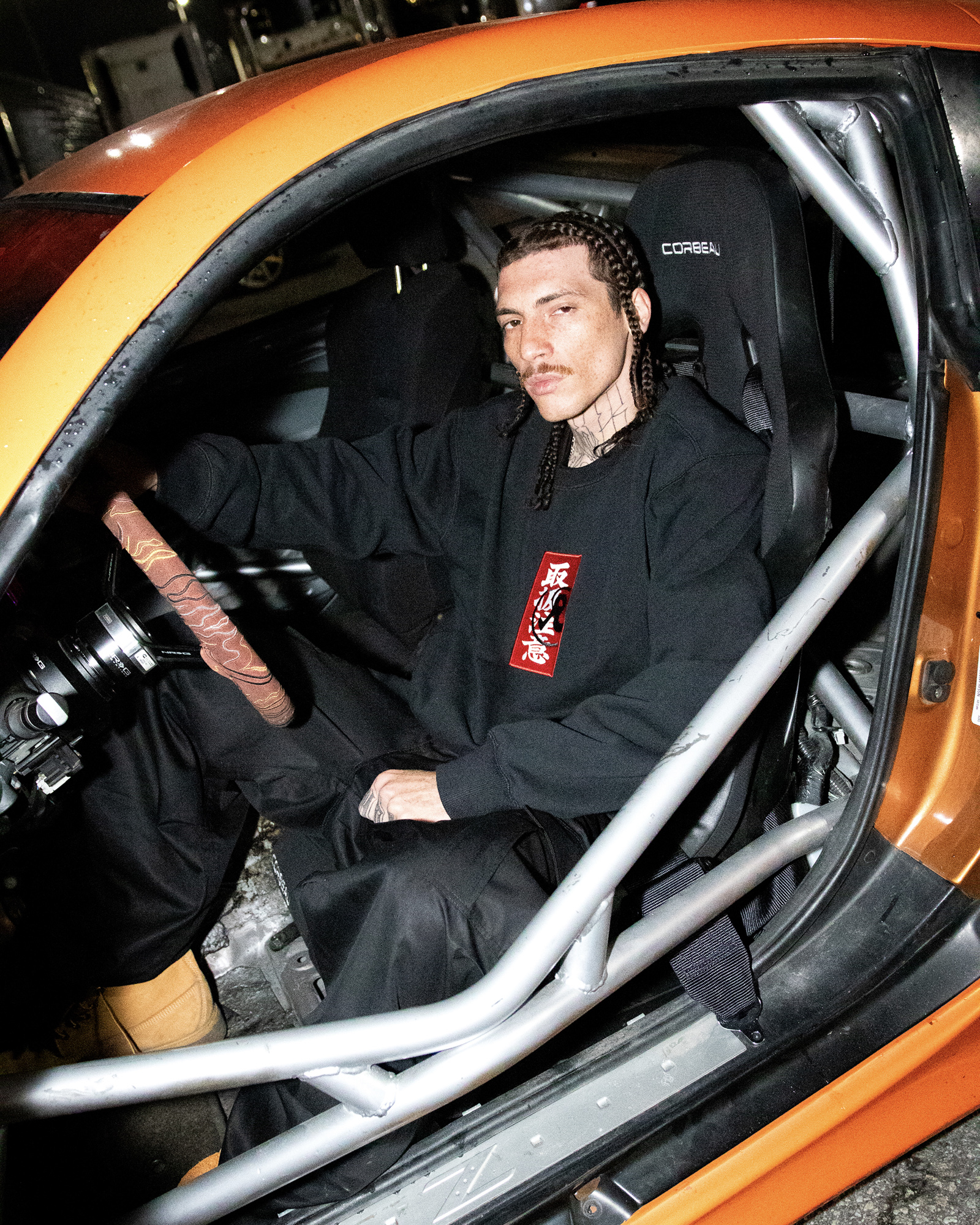 リチャードソンがブラックアイパッチと初コラボ バーシティジャケット