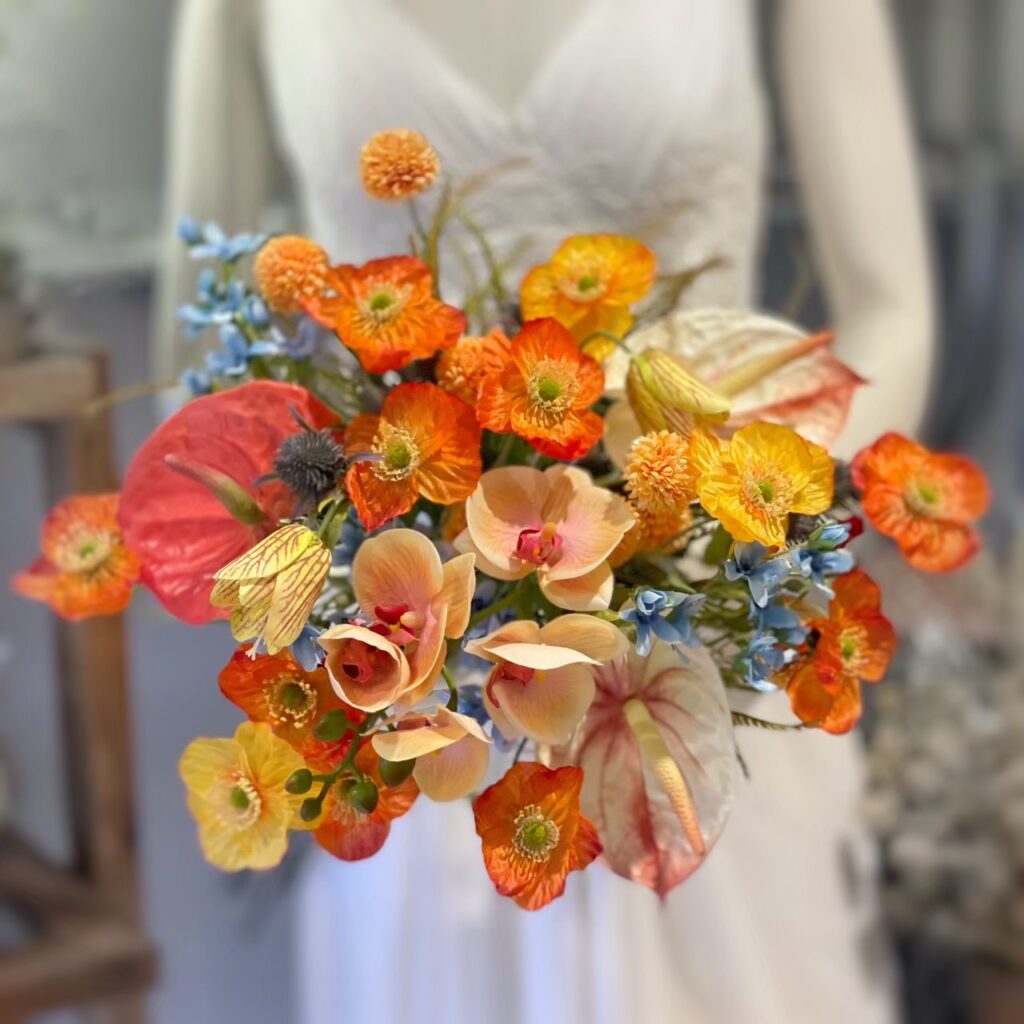 オレンジのクラッチブーケ | フラワーファクトリー