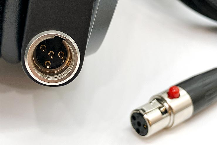 音質レビュー】Monolith M1570は分離感に優れた平面駆動型ヘッドホン