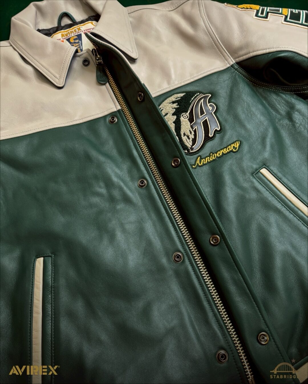 AVIREX × STABRIDGE “VARSITY JACKET CHIEF ROCKA”が2025年 12/27 発売