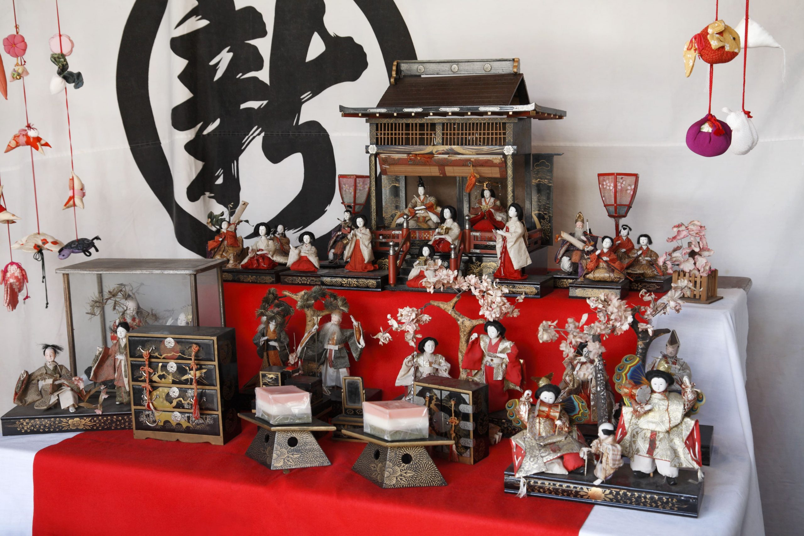 幻の雛人形・御殿飾りとは？特徴や歴史、観覧できる施設をご紹介