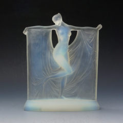 ルネ・ラリックの彫像《ギャルリーオルフェ》