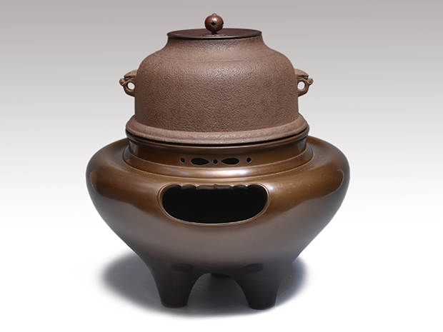 角谷莎村 風炉釜 共箱 7.8㌔ 東Y7-1106①タルサ 角谷莎村 風炉釜 共箱