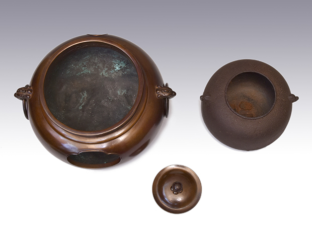 唐胴鬼面風炉 丸釜添え 根来実三(作) 共箱 遠州流職方 | 古美術ささき
