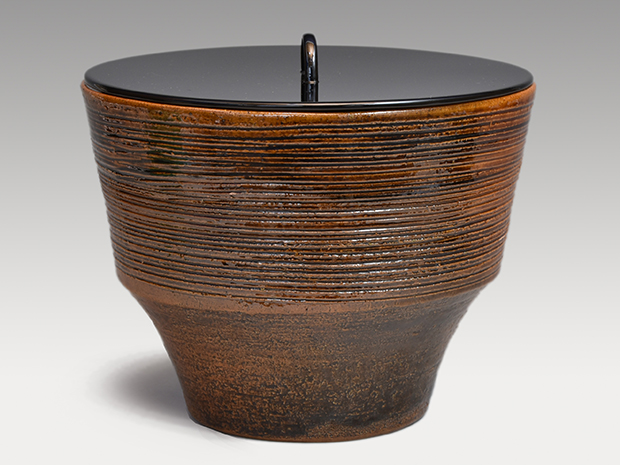 糸目 大樋飴釉水指 大樋年朗(十代 大樋長左衛門)作 誂え蓋付 共箱 | 古