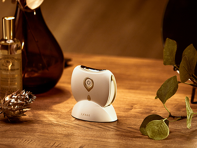 リフト美顔器ホット＆クール KBE-1810/W｜エステアイテム｜フェイス