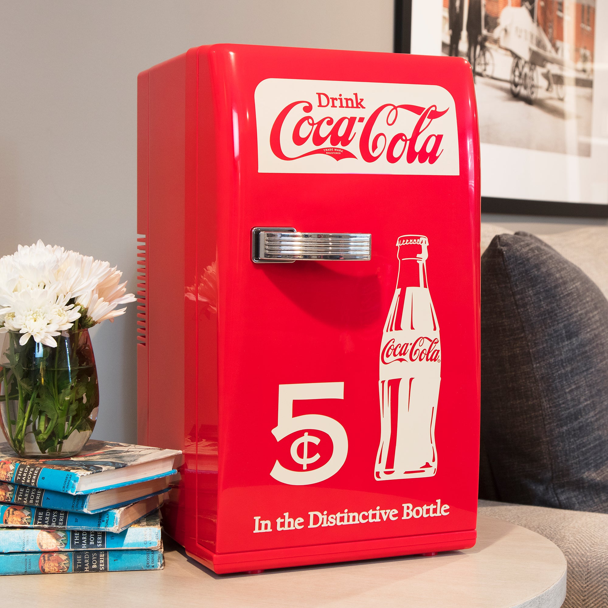 Coca-Cola 18 Can Retro Mini Fridge, 12V DC 110V AC Cooler, 5.4L