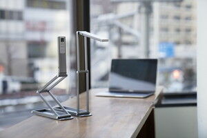 新製品】わずか1.4cmに折り畳める、アングル自在の4K画質マルチユース