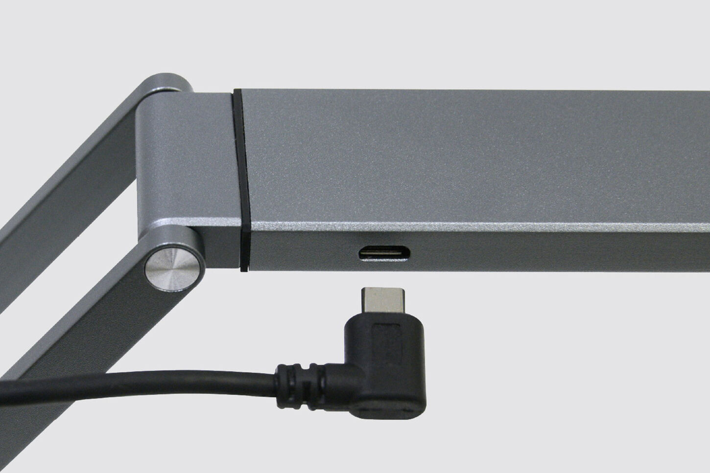 わずか1.4cmに折り畳める、アングル自在の4K画質WEBカメラ「PC用マルチ