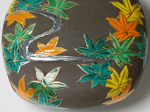 紅葉模様の陶器の箱 一部かけあり 紅葉模様の陶器の箱 一部かけあり