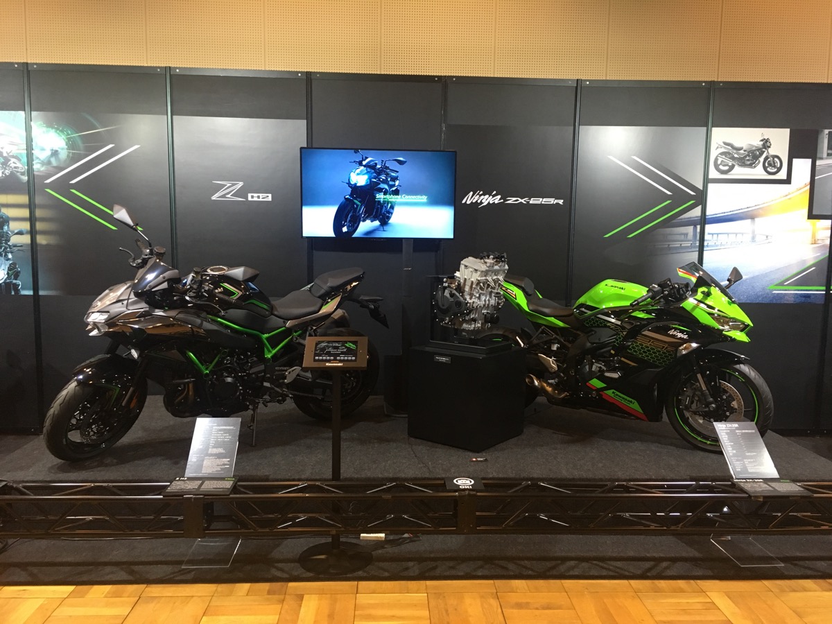 ZX-25Rのエンジンが一般公開!「カワサキモーターサイクルフェア 2020